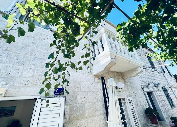 Jakov Apartments