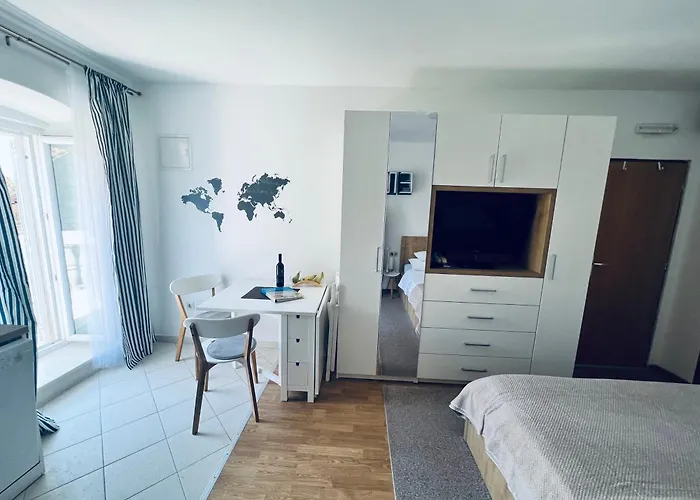 Jakov Apartments