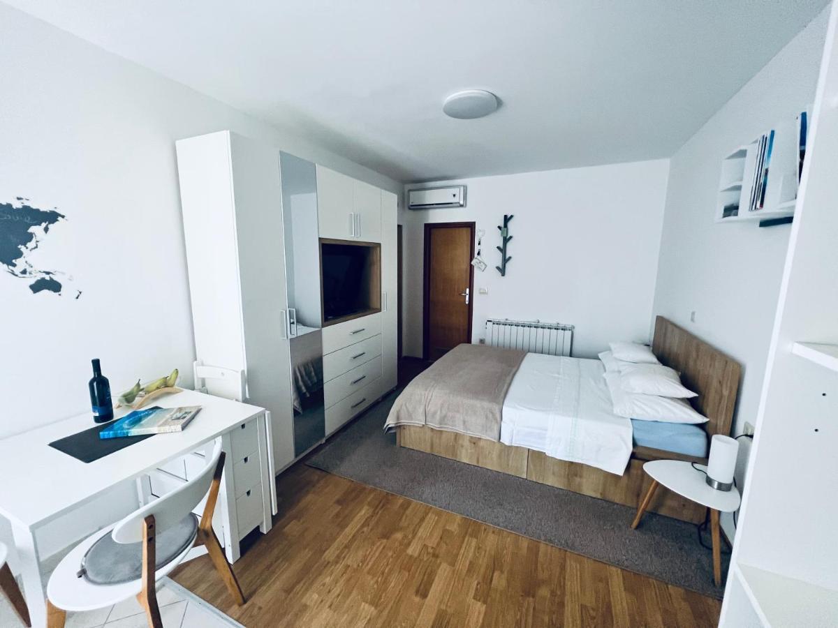 Apartment Jakov *